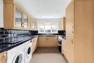 34 Woodlawn Crescent, photo 3