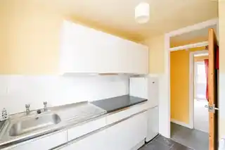 340 Chadwell Heath Lane, photo 4