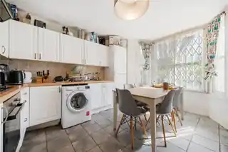 341 Victoria Park Road, photo 3