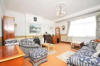 342 Brigstock Road, photo 2