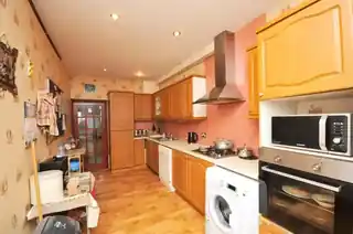 342 Brigstock Road, photo 3