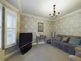 346 Chipstead Valley Road, photo 3