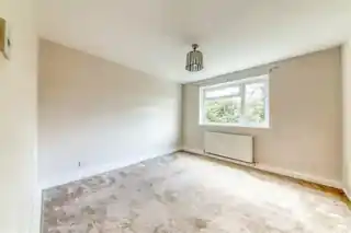 35 Azalea Close, photo 3