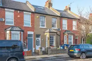 35 Brackenbury Road, photo 3