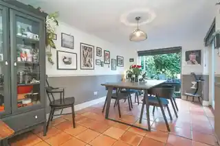 35 Brackenbury Road, photo 2