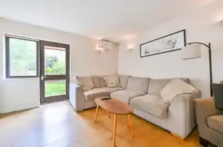 35 Canonbury Crescent, photo 2