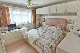 35 Carew Close, photo 2