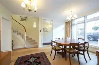 35 Chester Close North, photo 2