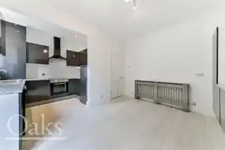 35 Estcourt Road, photo 3