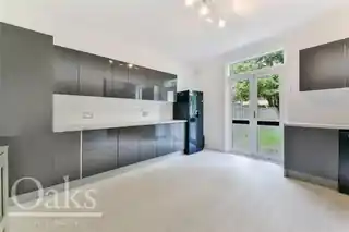 35 Estcourt Road, photo 2