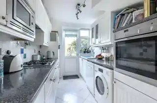 35 Faircross Avenue, photo 2