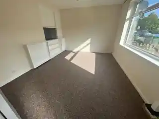 35 Felixstowe Road, photo 4