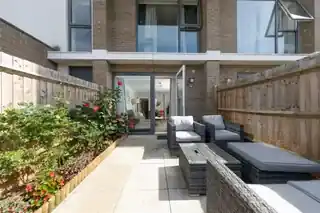 35 Hickman Avenue, photo 2