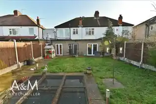 35 Hillington Gardens, photo 3