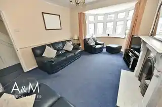 35 Hillington Gardens, photo 4