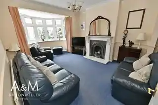 35 Hillington Gardens, photo 2