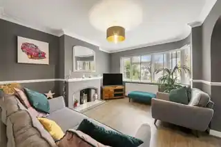 35 Hurstfield Crescent, photo 2