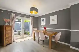 35 Hurstfield Crescent, photo 3