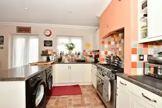 35 Ross Avenue, photo 4