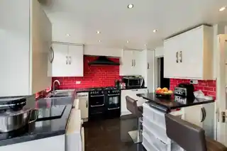 35 Sandringham Road, photo 3