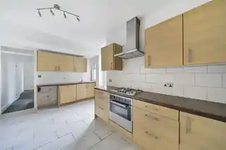 35 Sirdar Road, photo 4