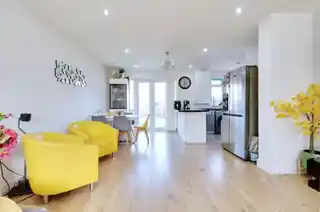 35 South Hall Drive, photo 2