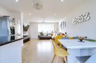 35 South Hall Drive, photo 3