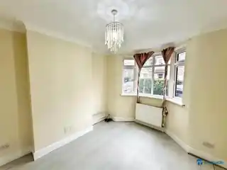 35 St Martins Avenue, photo 2