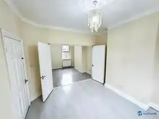 35 St Martins Avenue, photo 3