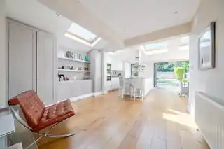 35 Teddington Park Road, photo 2