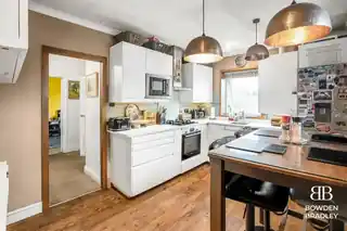 35 Walden Way, photo 2
