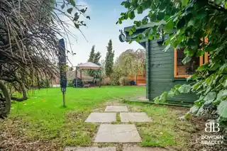 35 Walden Way, photo 3