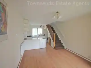 35 Waller Drive, photo 2