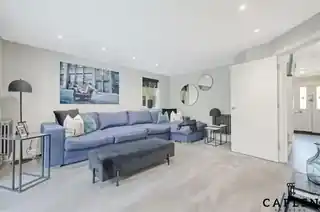 35 Wroxham Way, photo 3