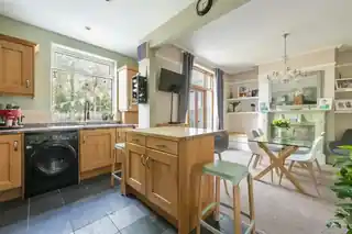 350 Hale End Road, photo 2