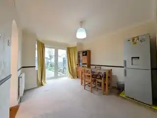352 Staines Road, photo 3