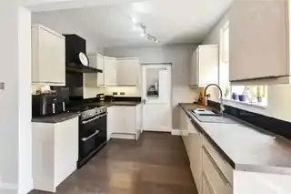 356 Hurst Road, photo 4