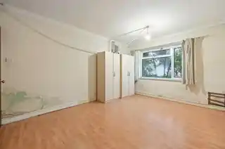 359 Greenford Road, photo 4
