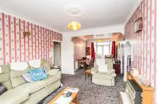 359 Ilford Lane, photo 2