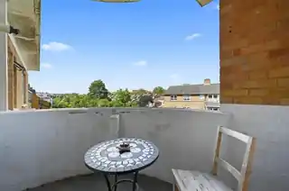 35B Ashchurch Park Villas, photo 2