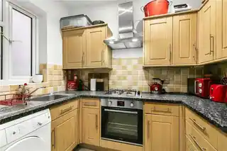 35B St James Avenue, photo 3