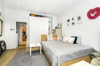 35B St James Avenue, photo 2