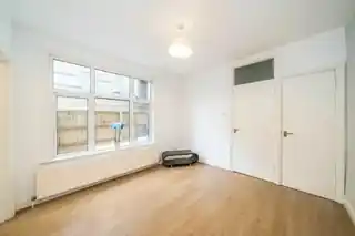 36 Beaumont Avenue, photo 2