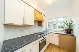 36 Beaumont Avenue, photo 3