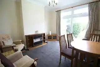 36 Bridport Road, photo 4