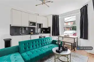 36 Camden Avenue, photo 2