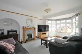 36 Cardinal Avenue, photo 2
