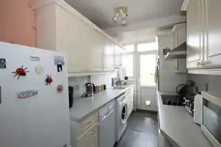36 Cardinal Avenue, photo 4