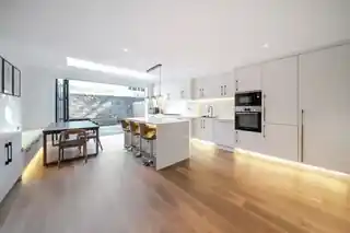 36 Ebbisham Drive, photo 2