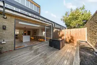 36 Ebbisham Drive, photo 3